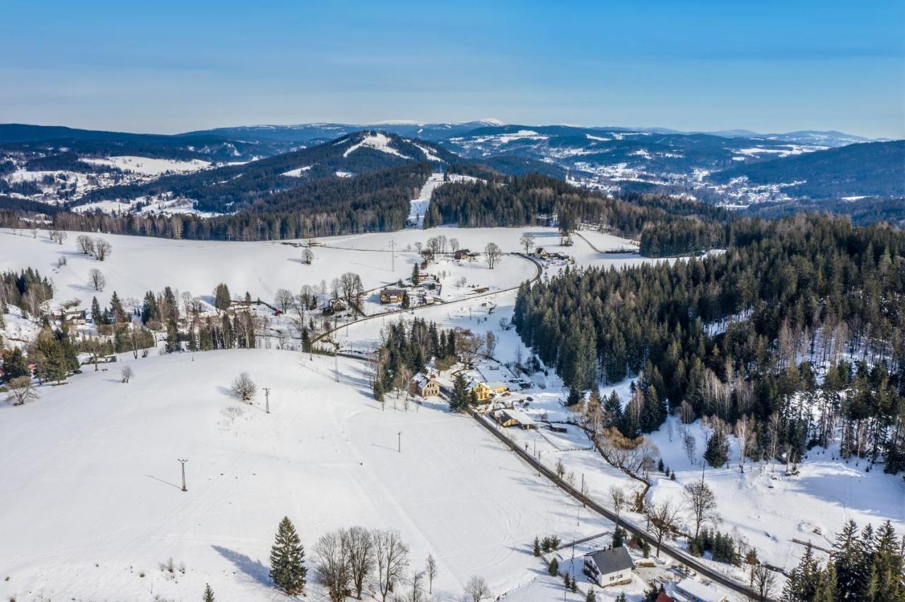 Penzion Karolína Lučany nad Nisou Exterior foto