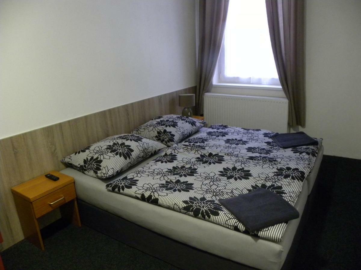 Penzion Karolína Lučany nad Nisou Exterior foto
