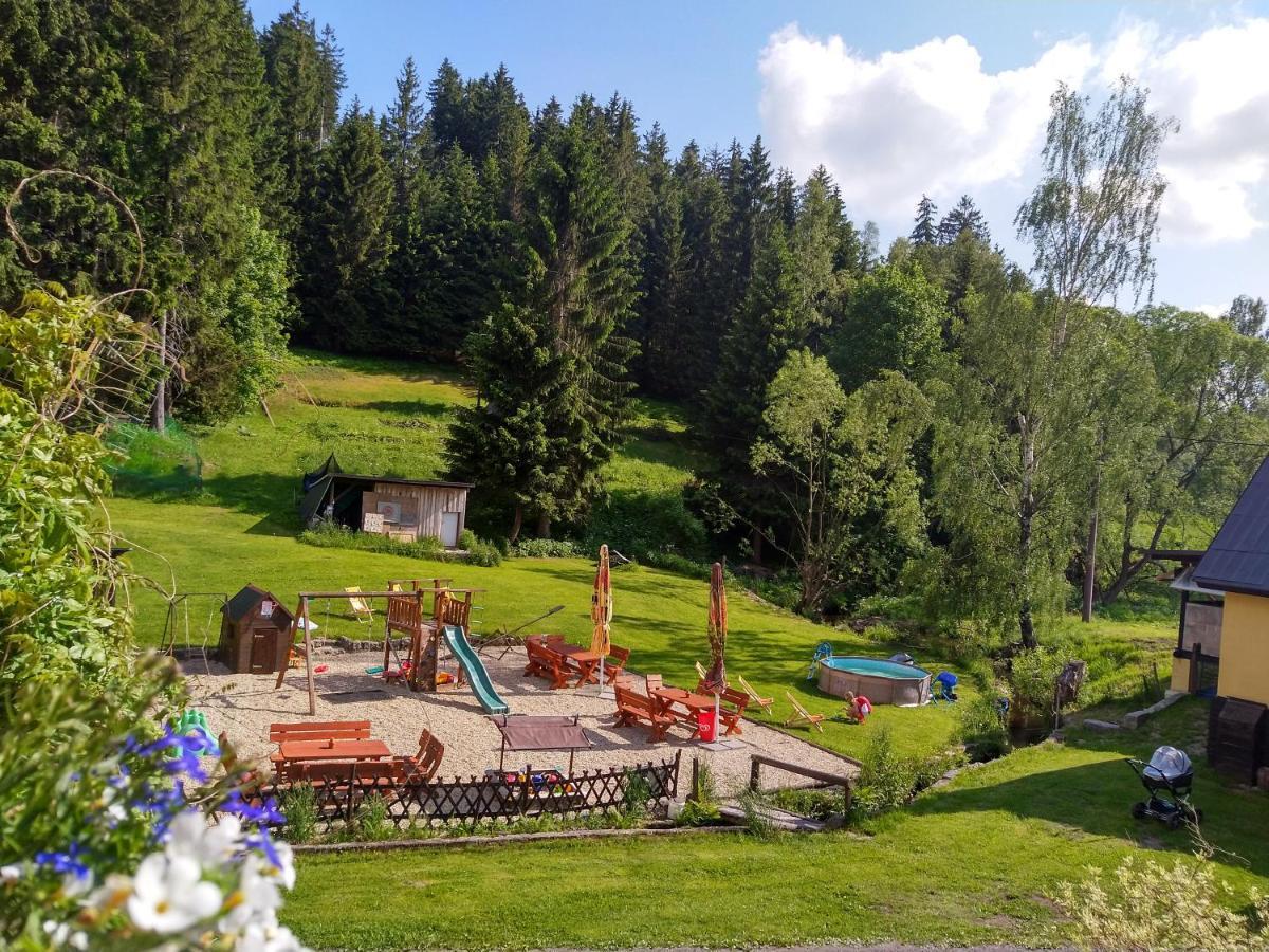 Penzion Karolína Lučany nad Nisou Exterior foto