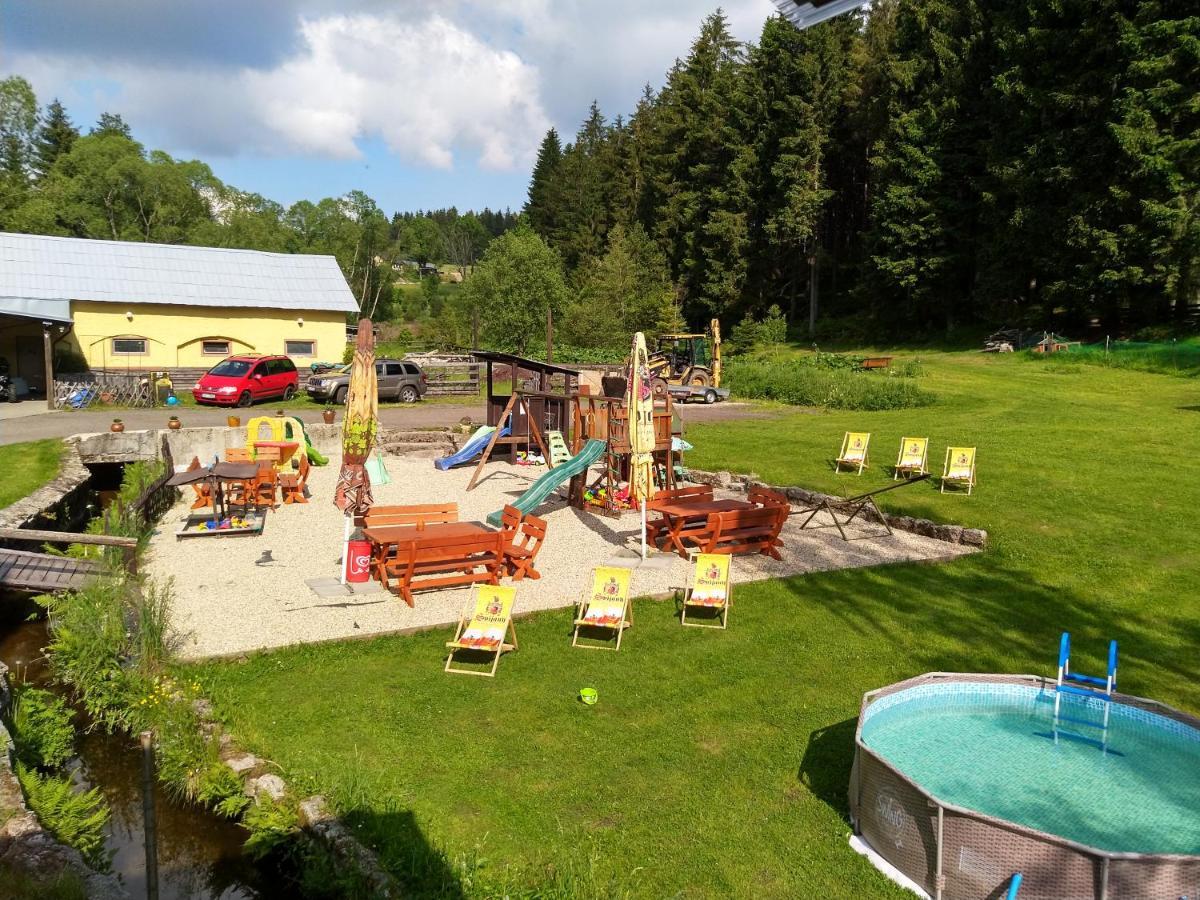 Penzion Karolína Lučany nad Nisou Exterior foto